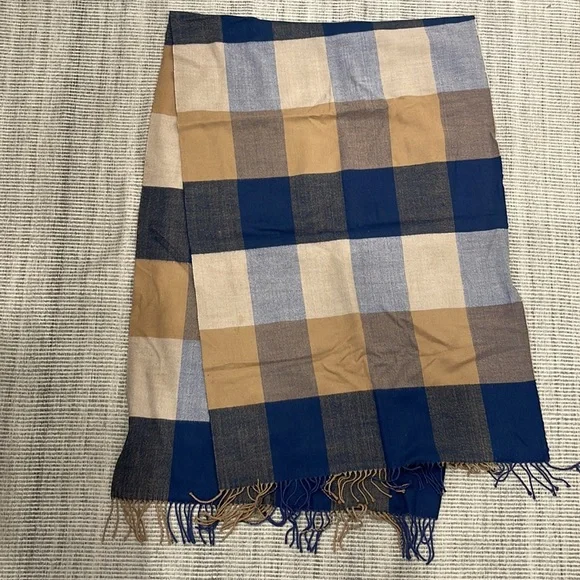 GAP Scarf - Picture 2 of 2